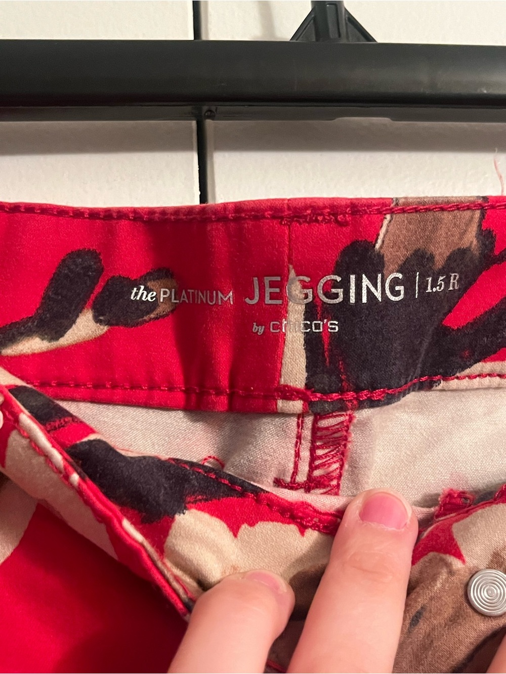 Chicos Red Floral Women’s Leggings. Cherry. Tomato. Bold. Dopamine. Whimsy. - Picture 3 of 4